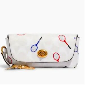🎾COACH SUNGLASS CASE 🎾